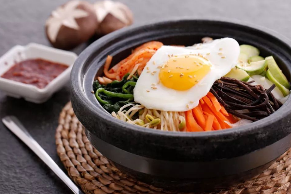 英玉石锅拌饭加盟