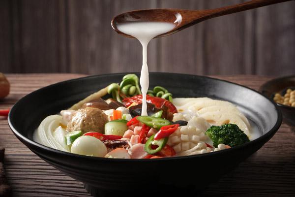 菜小青麻辣烫加盟