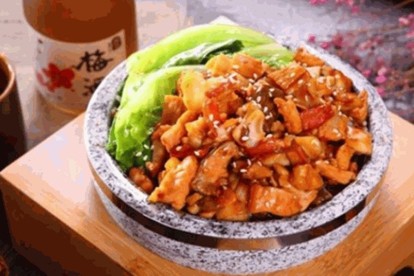 宋小七石锅鸡米饭加盟电话号码：宋小七石锅鸡米饭加盟费明细
