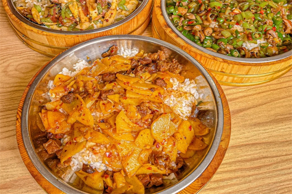 逍肴厨子木桶饭总部在哪里：逍肴厨子木桶饭加盟费需要多少?