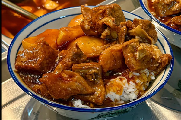 盖东来大块牛肉饭加盟费多少钱？盖东来大块牛肉饭线加盟官方网站电话