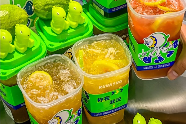 小柠快跑手打柠檬茶加盟电话热线：2025小柠快跑手打柠檬茶加盟费多少钱？