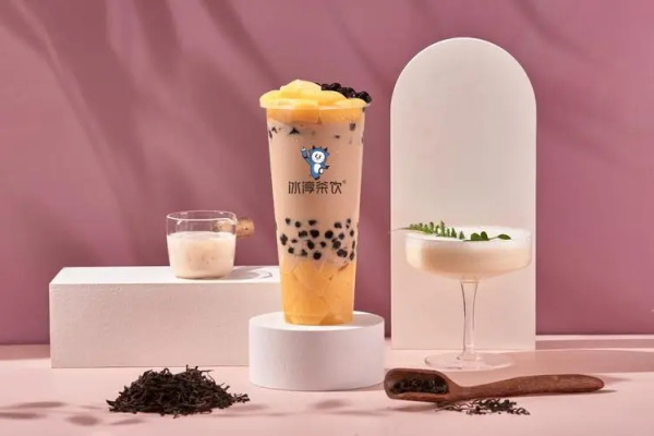 郑州冰淳茶饮加盟费用是多少？2025冰淳茶饮加盟投资回报分析