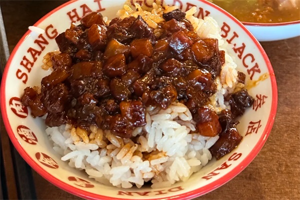 叁店黑金卤肉饭加盟电话：叁店黑金卤肉饭加盟费多少钱？