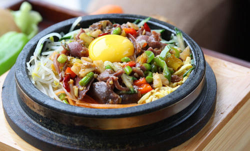 七先生石锅饭加盟费用多少钱？加盟七先生石锅饭有哪些优势？