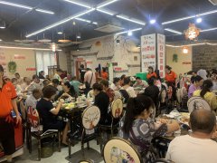 成都啃骨头39元自助火锅加盟电话