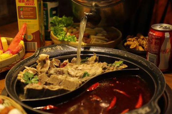 硬啃酱骨火锅加盟店怎么才能更挣钱