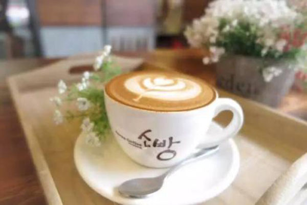 四云奶盖贡茶加盟店怎么样？四云奶盖贡茶加盟费多少钱？
