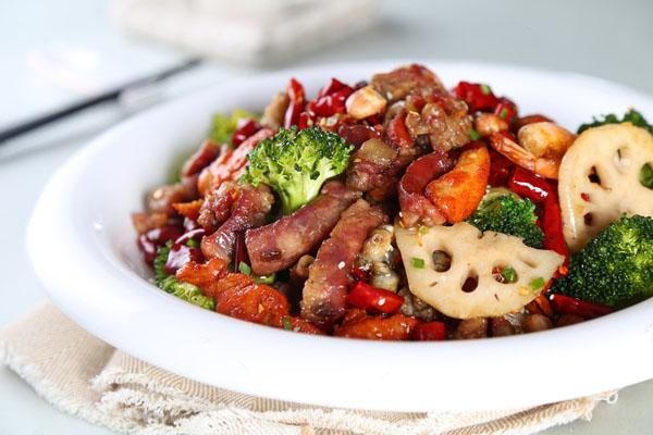 佳明大碗麻辣烫加盟费多少钱?开店成本多少？