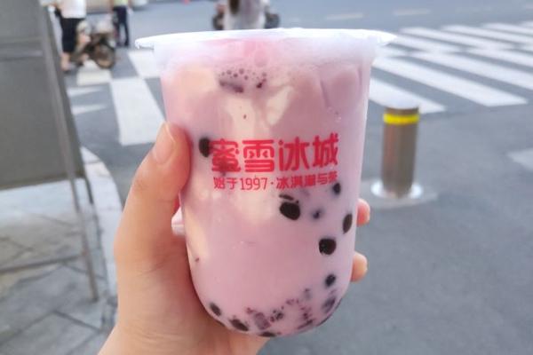 加盟蜜雪冰城一年大概能挣多少钱？高利润创业者抢着加盟