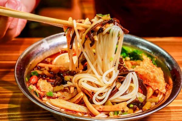 昆明得胜桥豆花米线加盟总部在哪里?加盟代理费用大概是多少