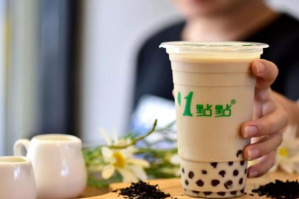 一点点奶茶加盟费用大概要多少钱？加盟成本哪些部分构成？