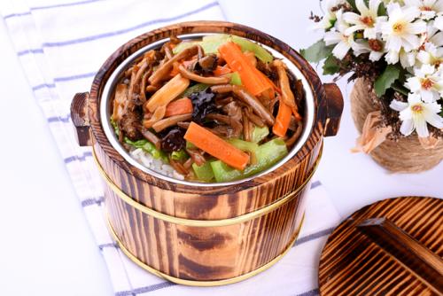 小饭桶牛油拌饭产品系列，美味挡不住 财富赚不停！