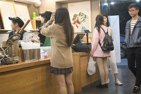 大学校内开奶茶店怎么样？