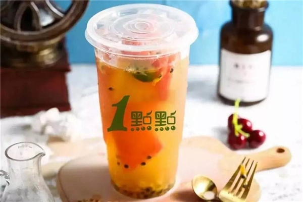 开一间一点点奶茶加盟店的成本？