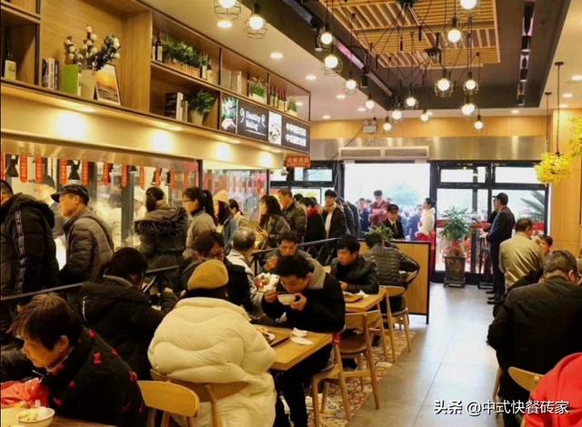 中式快餐的发展与需求逐渐深入人心，成为工薪阶层的不二选择！