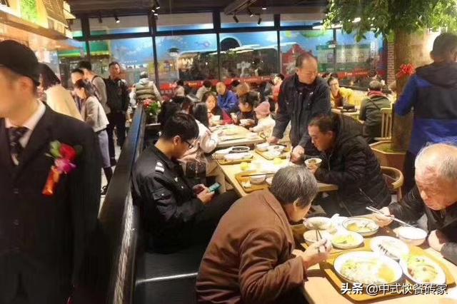 中式快餐的发展与要求慢慢深得人心，变成工薪阶层的不二选择！