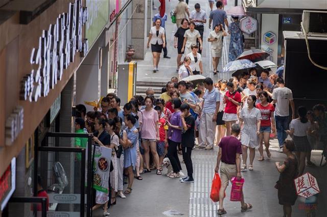 “请全城免费吃鸡”营销推广花样多，产业化中式快餐进到3.0时代