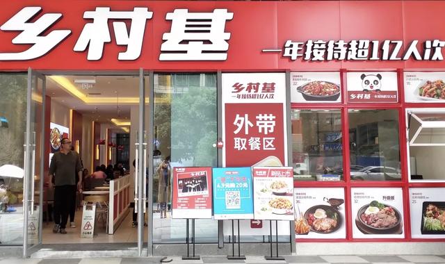 卖自热饭、通水智能化，一家快餐连锁的逃生样版