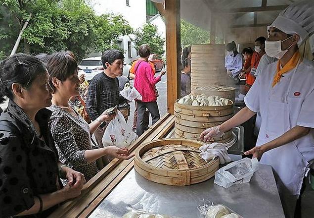 北京著名的中式快餐，有着70年的历史，年销售额达到了14亿