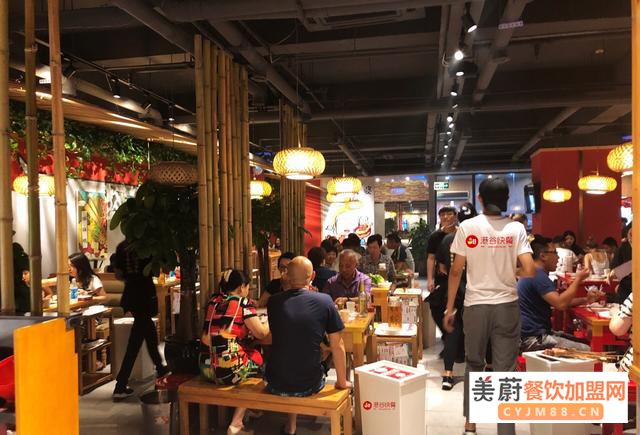 港谷快餐：开中式快餐加盟店关键一步是选对项目