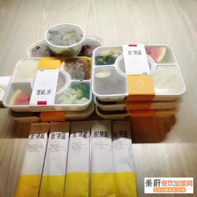 对创业小白来说，开一家什么中式快餐店赚钱？