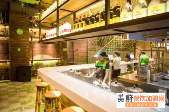 靠一碗鸡汤年赚30亿开实体店800家，老乡鸡为什么能跃居中式快餐第一？