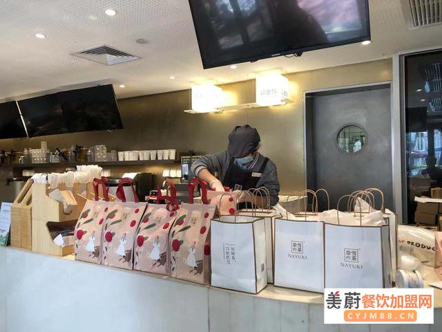 疫情中的茶饮店：加盟代理被无期限延后，线上营销现多样化