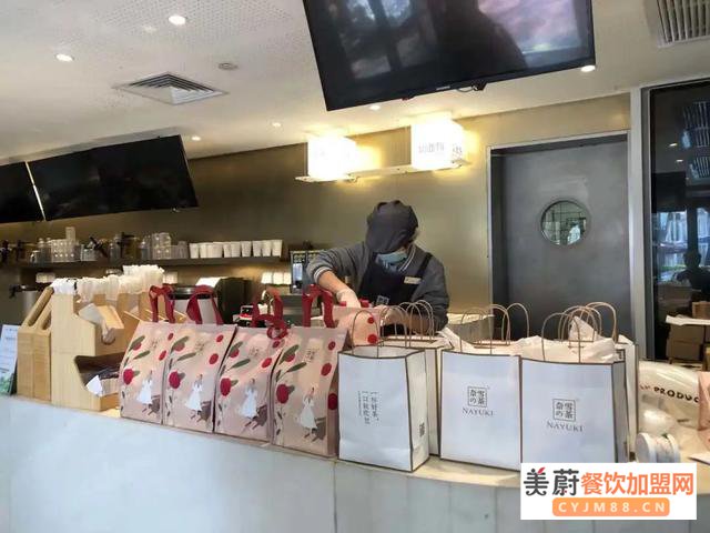 疫情中的茶饮店：加盟被无限期推后，线上销售多元化