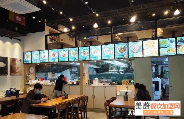 疫情结束后，新手想开餐饮店，应该选择品牌加盟？还是自创品牌？