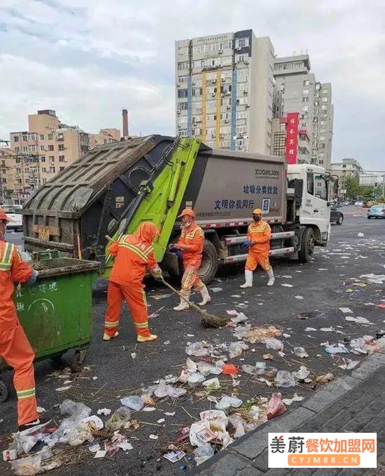 “地摊经济”松绑，城管喊小贩摆摊，肯德基、麦当劳已入局