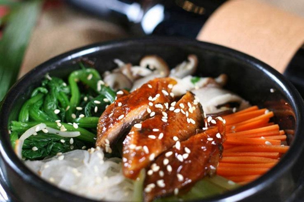 英玉石锅拌饭