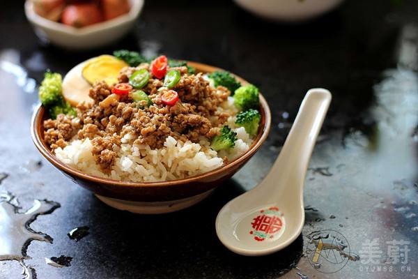 煲岛记煲仔卤肉饭